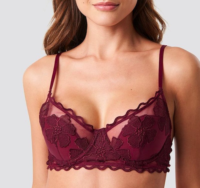 Vinröd bh från NA-KD Vinröd bh från NA-KD